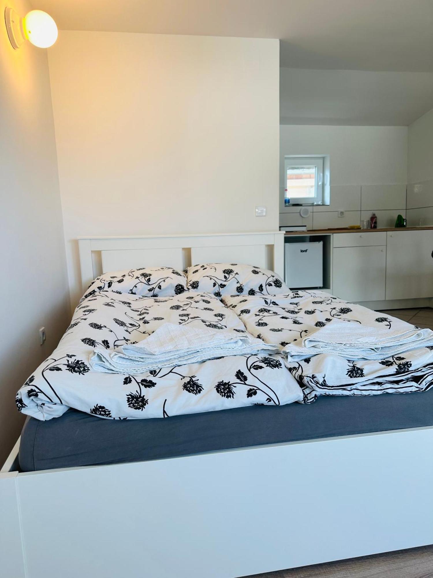Bright Side Apartment *
