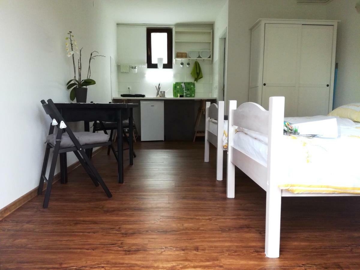 Bright Side Apartment *